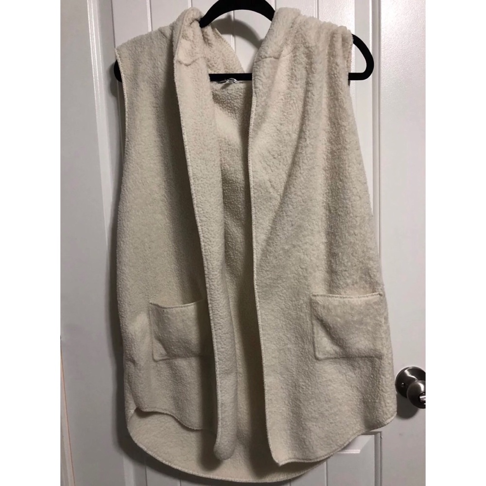Cream faux Fur vest